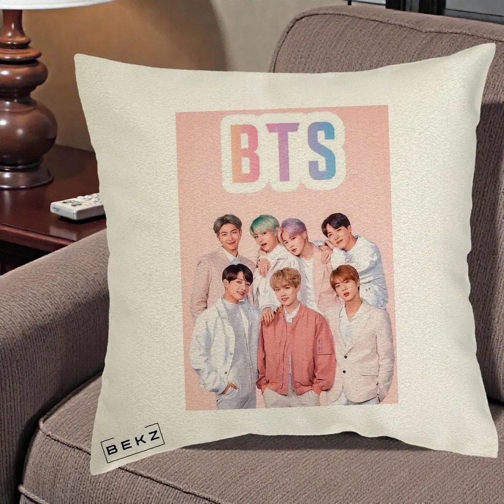 Perna Personalizata K-pop BTS Foto Grup cu BTS si Fond Roz Pastel, 40x40 cm, Ecru, Husa Detasabila, Perna Inclusa, BEKZ®