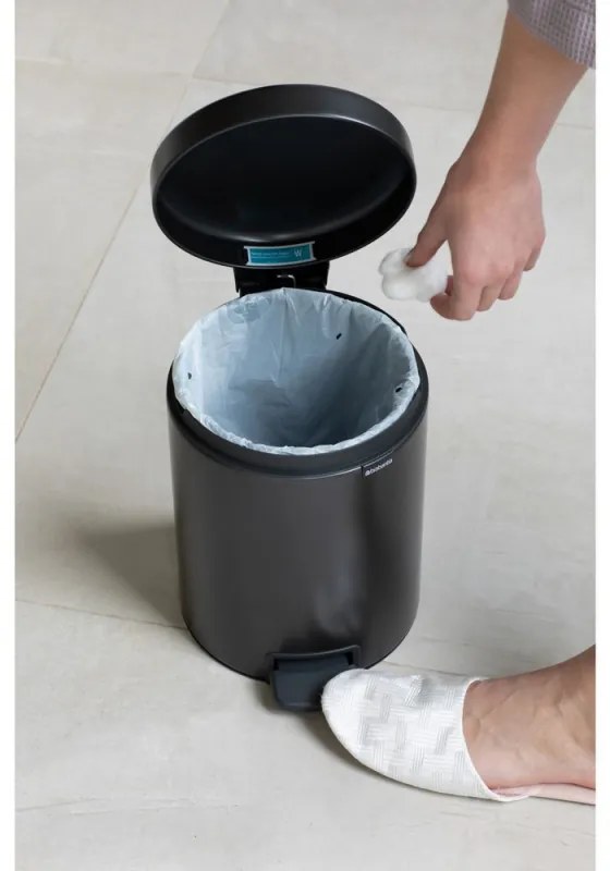 Cos cu pedala Brabantia NewIcon 1008838, 5 L, Inchidere lina, Baza antiderapanta, Gri inchis