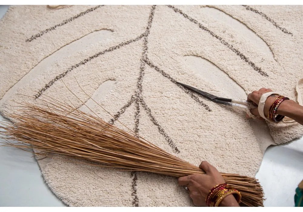 Covor pentru copii bej lavabil/țesut manual din bumbac 120x180 cm Monstera Natural – Lorena Canals