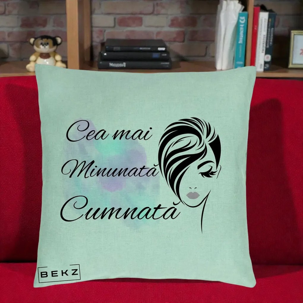 Cadou pentru Cumnata - Perna Personalizata Cea mai Minunata Cumnata cu Silueta Dama si Pete Multicolor, 40x40 cm, Verde Menta, Husa Detasabila, Perna Inclusa, BEKZ®