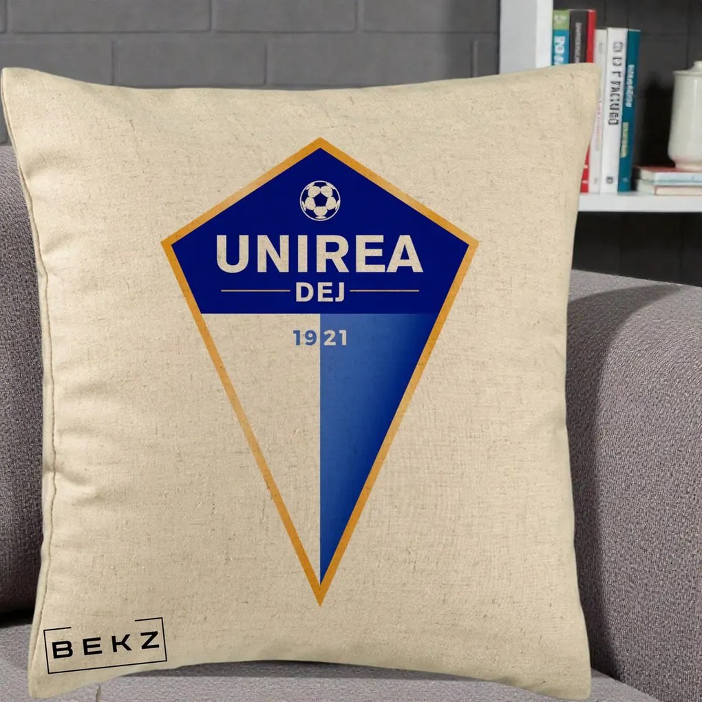 Perna Personalizata Unirea Dej 1921 Fotbal, 40x40 cm, Bej, Husa Detasabila, Perna Inclusa, BEKZ®
