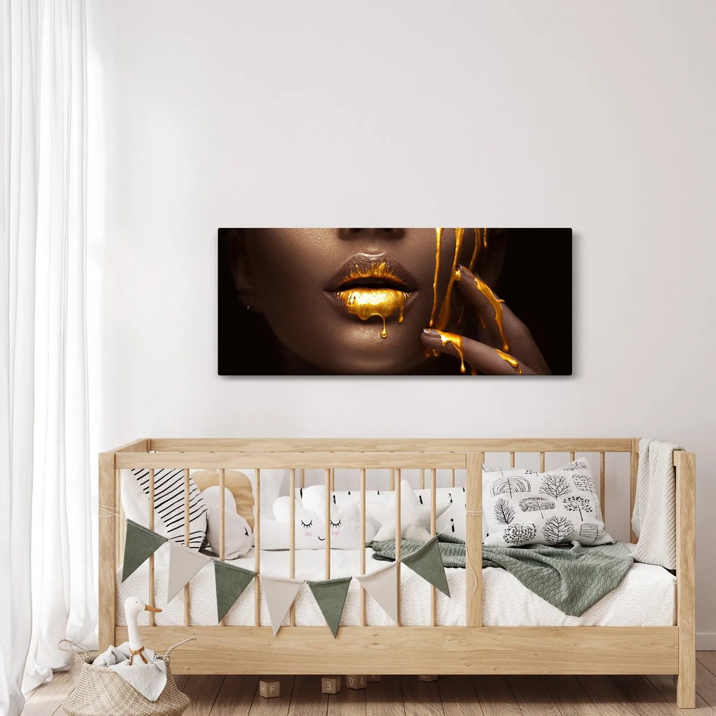 Tablou - Femeie cu buze aurii (120x50 cm)
