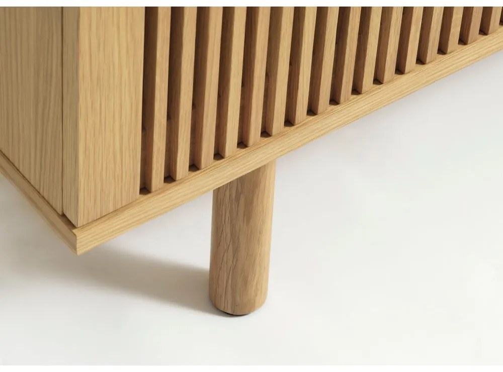 Comodă TV în culoare naturală cu aspect de lemn de stejar 143x55 cm Tiber – Unique Furniture