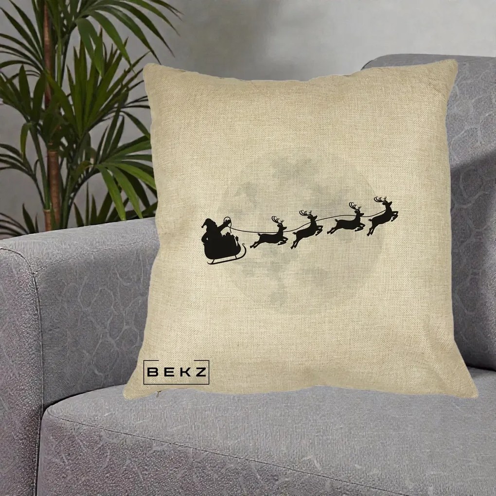 Perna Decorativa Mos Craciun Sanie Luna, 40x40 cm, Crem, Husa Detasabila, Perna Inclusa, BEKZ®