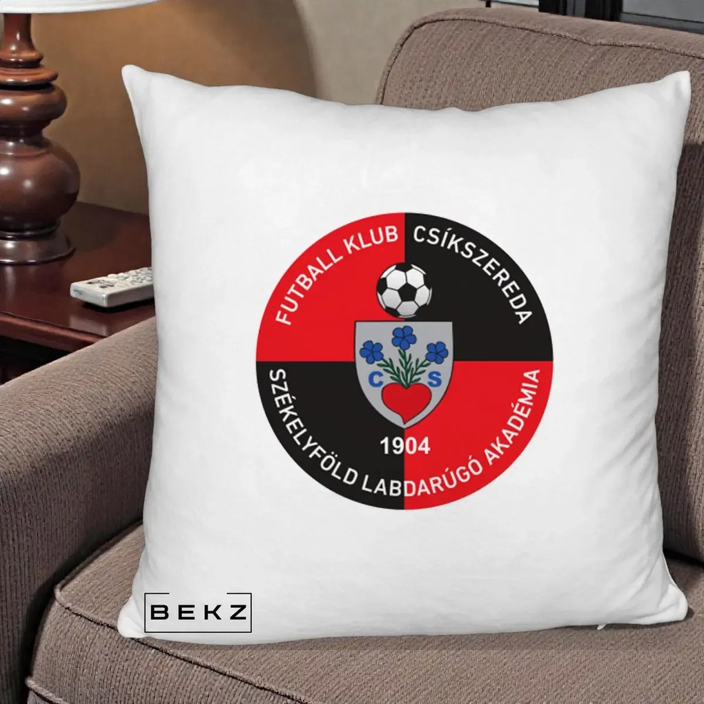 Perna Personalizata FK Csikszereda 1904 Fotbal, 40x40 cm, Alb Pufos, Husa Detasabila, Perna Inclusa, BEKZ®