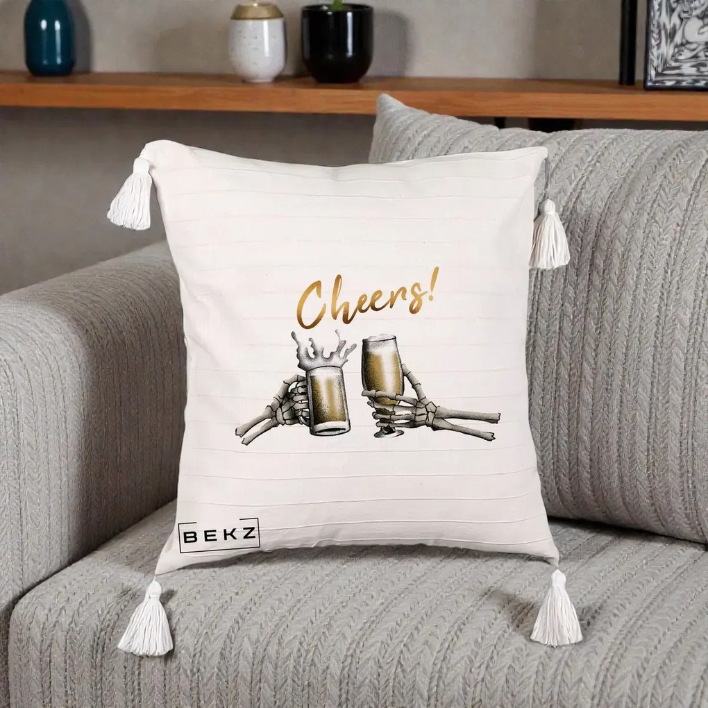 Perna Decorativa Halloween Cheers Schelete cu Bere, 40x40 cm, Bej cu Franjuri, Husa Detasabila, Perna Inclusa, BEKZ®