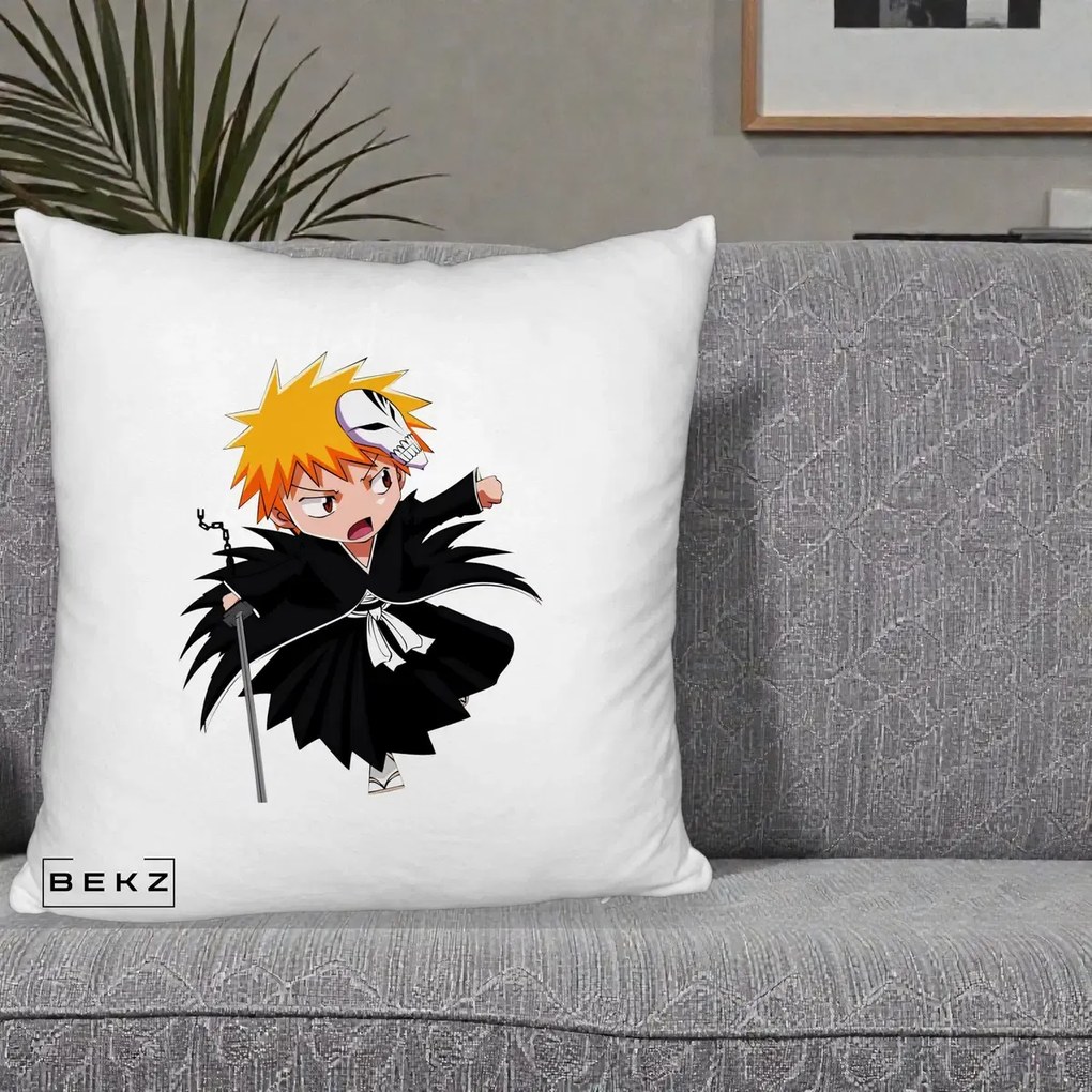 Perna Personalizata Bleach Ichigo Chibi cu Masca, 40x40 cm, Alb Pufos, Husa Detasabila, Perna Inclusa, BEKZ®