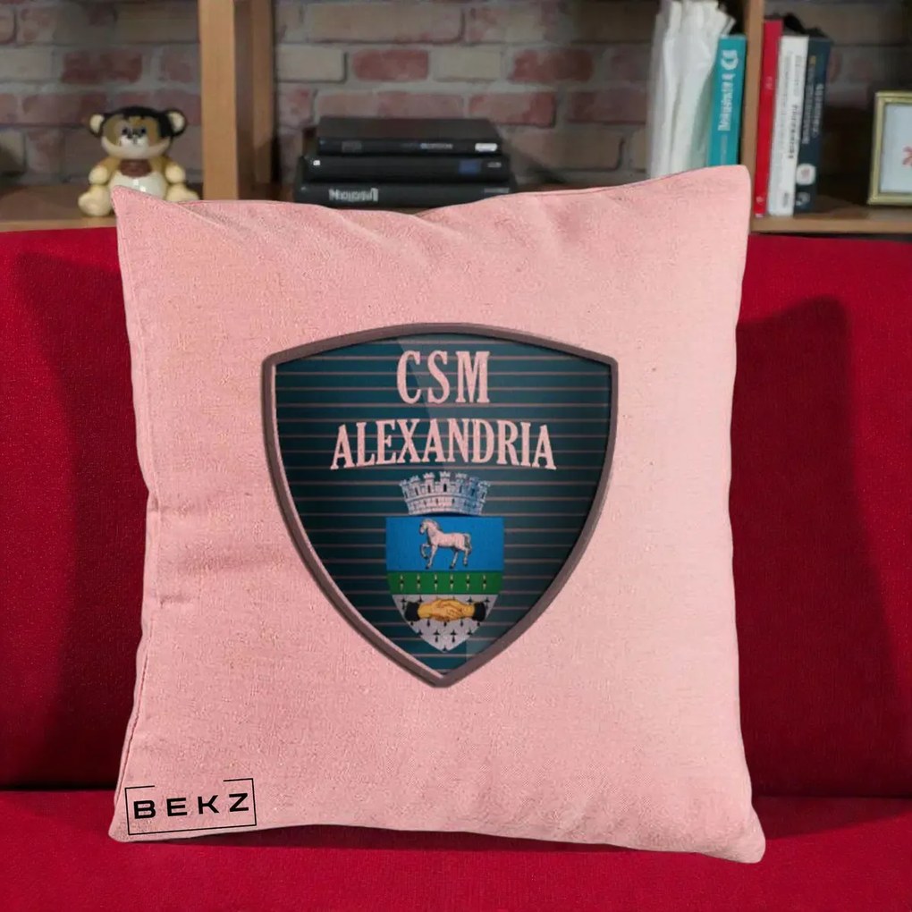 Perna Personalizata CSM Alexandria Fotbal, 40x40 cm, Roz, Husa Detasabila, Perna Inclusa, BEKZ®