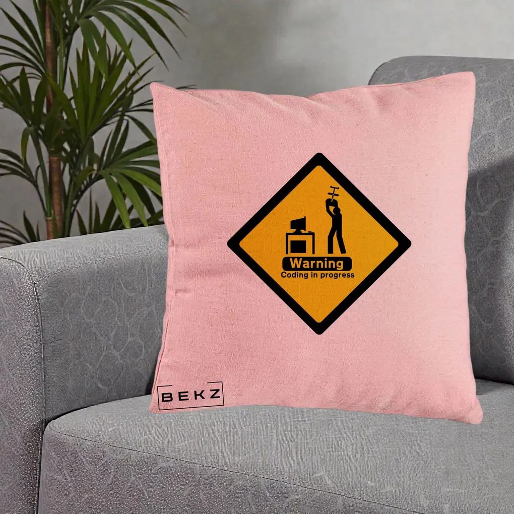 Perna Personalizata Warning Coding in Progress, 40x40 cm, Roz, Husa Detasabila, Perna Inclusa, BEKZ®