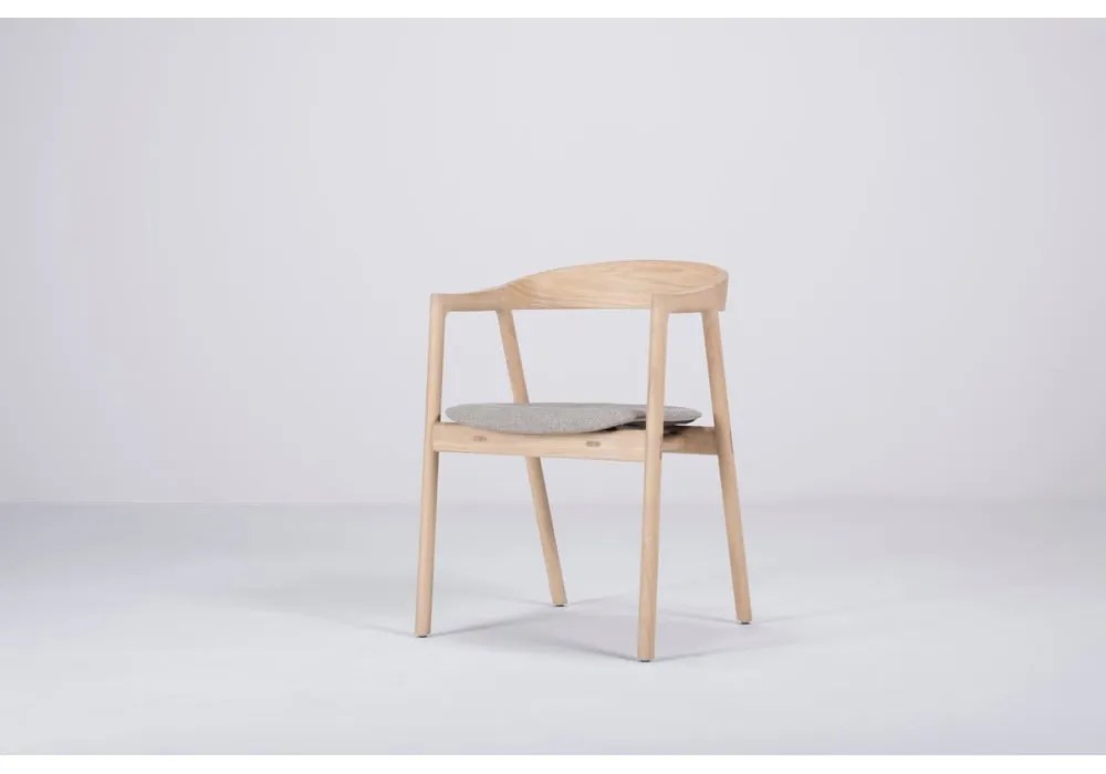 Scaun din lemn masiv de stejar Gazzda Muna, gri