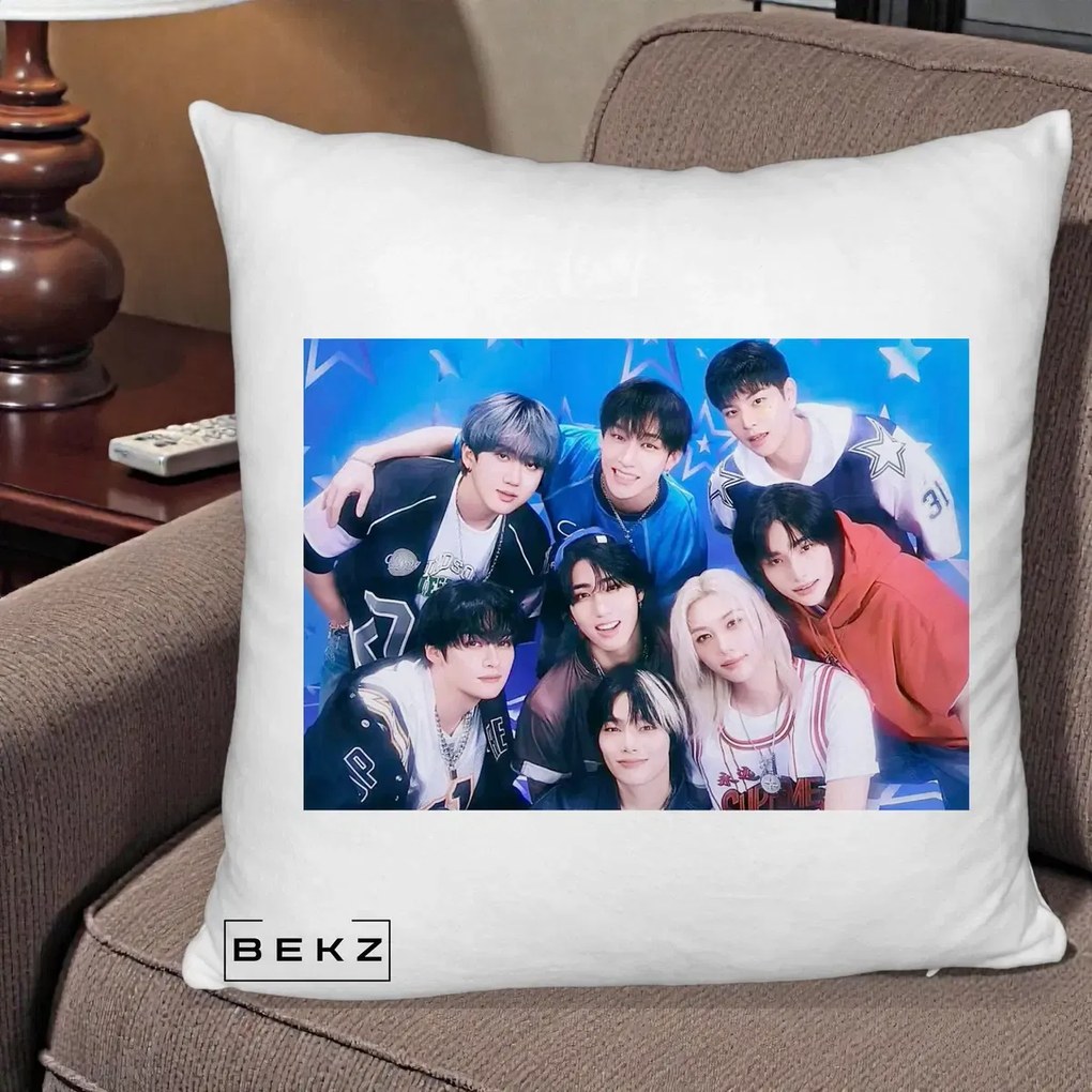 Perna Personalizata K-Pop Grup Foto Stele, 40x40 cm, Alb Pufos, Husa Detasabila, Perna Inclusa, BEKZ®