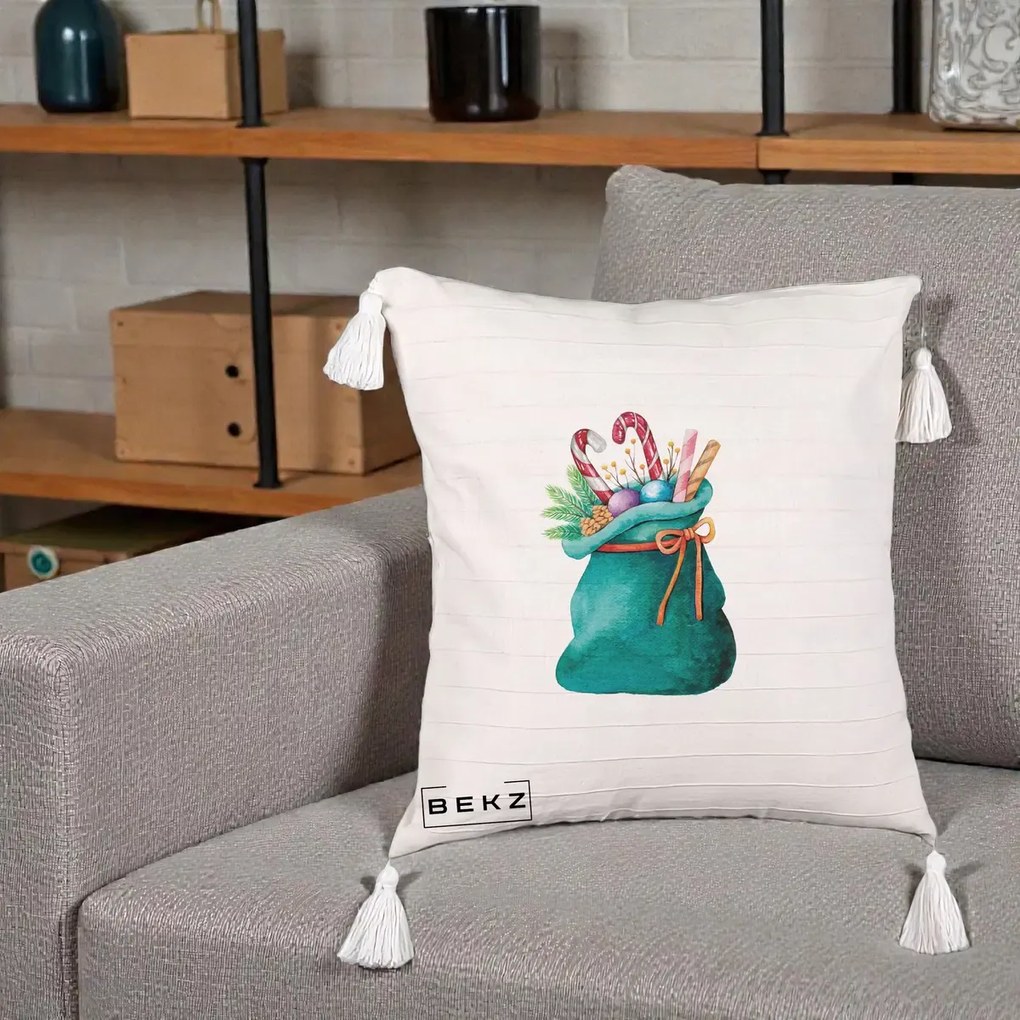 Perna Decorativa Saculet Cadouri Mos Craciun Acuarela Verde, 40x40 cm, Bej cu Franjuri, Husa Detasabila, Perna Inclusa, BEKZ®