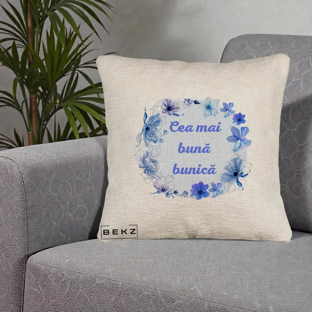 Cadou pentru Bunica - Perna Personalizata Cea Mai Buna Bunica Coronita Flori Albastre Acuarela, 40x40 cm, Bej Canapea, Husa Detasabila, Perna Inclusa, BEKZ®
