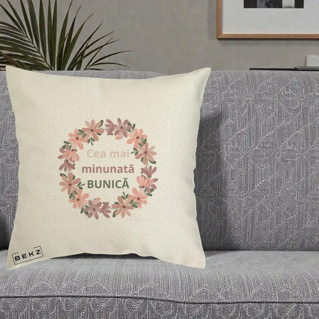 Cadou pentru Bunica - Perna Personalizata Cea Mai Minunata Bunica Coronita Flori Roz, 40x40 cm, Ecru, Husa Detasabila, Perna Inclusa, BEKZ®