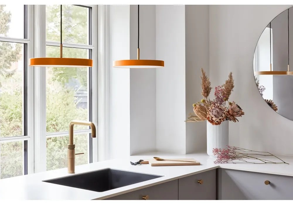 Lustră portocalie LED cu abajur din metal ø 31 cm Asteria Mini – UMAGE