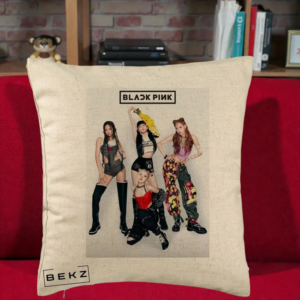 Perna Personalizata K-pop BLACKPINK Fotografie Grup Tinute Edgy, 40x40 cm, Bej, Husa Detasabila, Perna Inclusa, BEKZ®