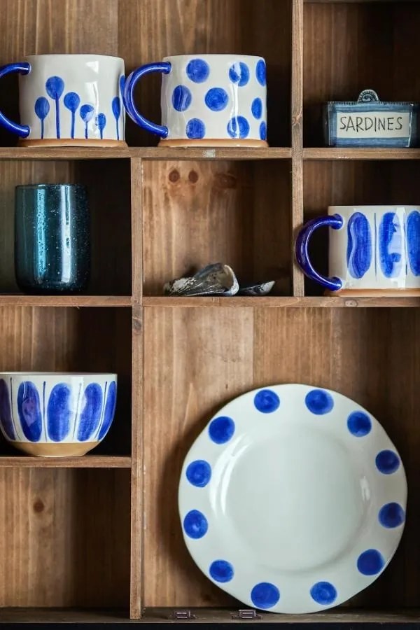 Set 3 căni natur din ceramică artizanală pictată manual cu motive geometrice în albastru, 450 ml, 11×8,5 cm, "Linora"