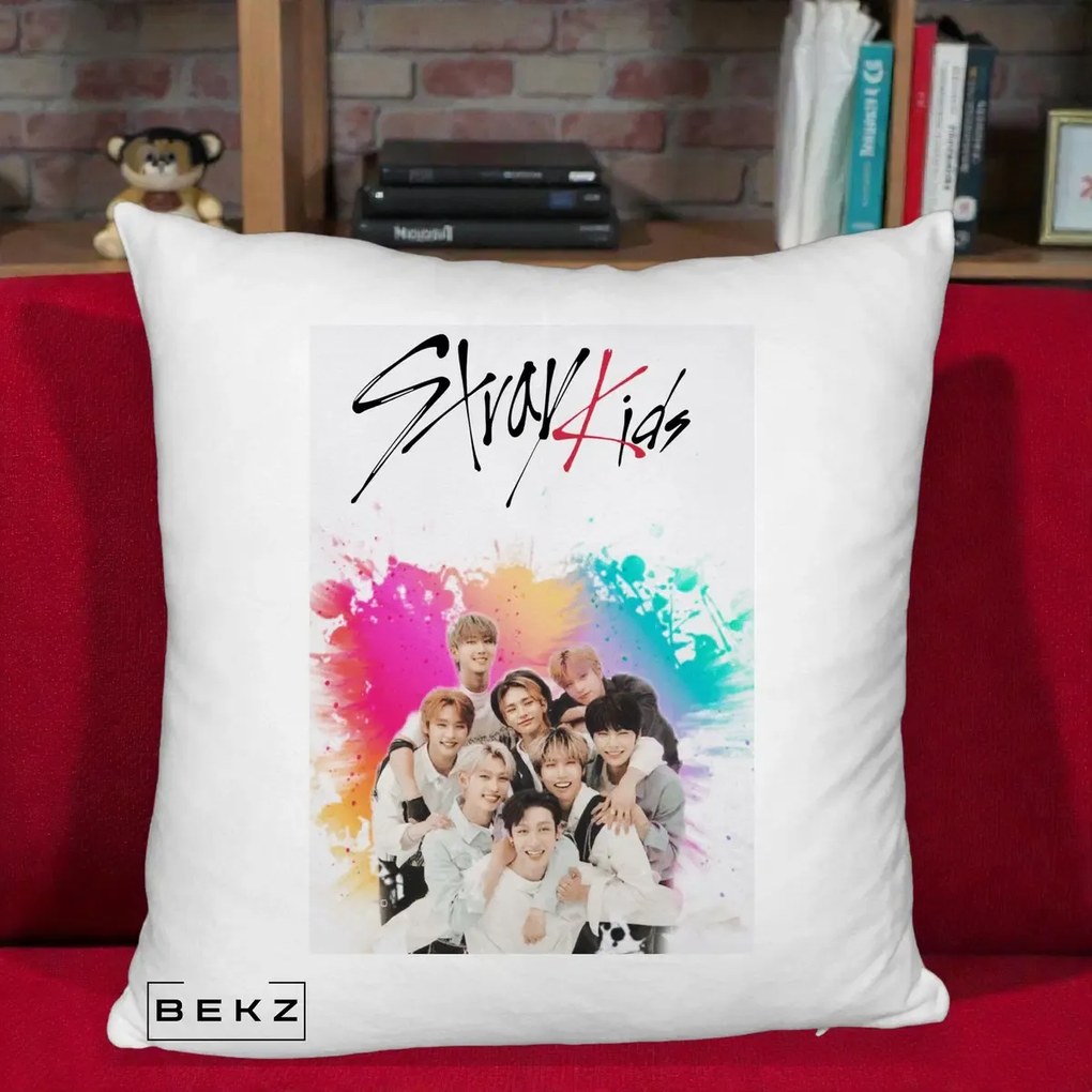Perna Personalizata K-pop Stray Kids cu Splash Multicolor, 40x40 cm, Alb Pufos, Husa Detasabila, Perna Inclusa, BEKZ®
