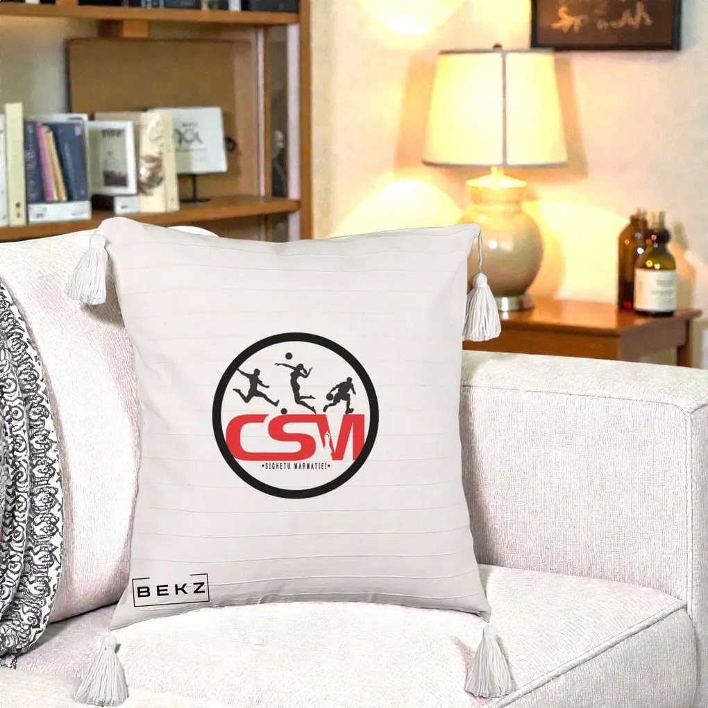 Perna Personalizata CSM Sighetu Marmatiei Sport, 40x40 cm, Bej cu Franjuri, Husa Detasabila, Perna Inclusa, BEKZ®
