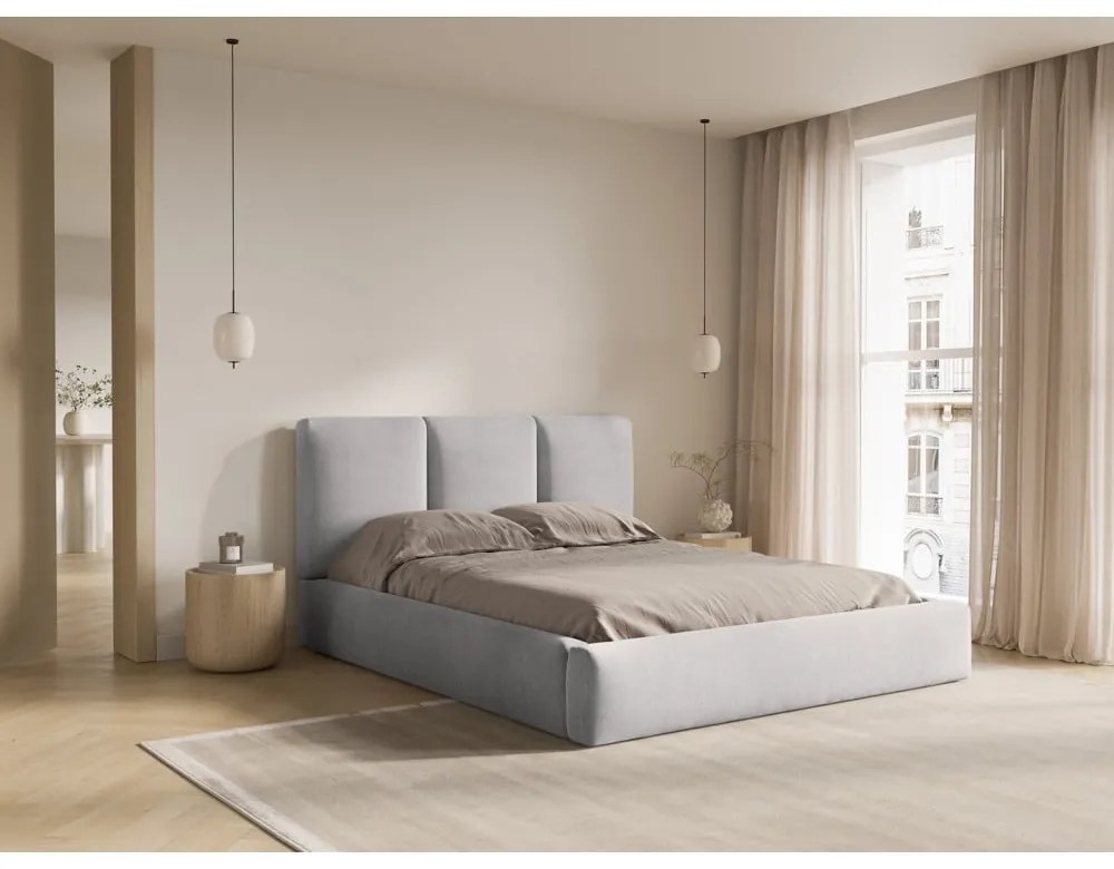 Pat matrimonial gri deschis tapițat cu spațiu de depozitare și somieră 200x200 cm Brody – Mazzini Beds