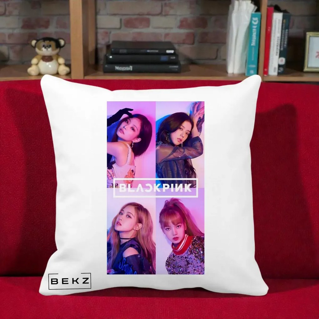 Perna Personalizata K-pop BLACKPINK Poster Colaj 4 Membre Violet Roz, 40x40 cm, Alba Mata, Husa Detasabila, Perna Inclusa, BEKZ®