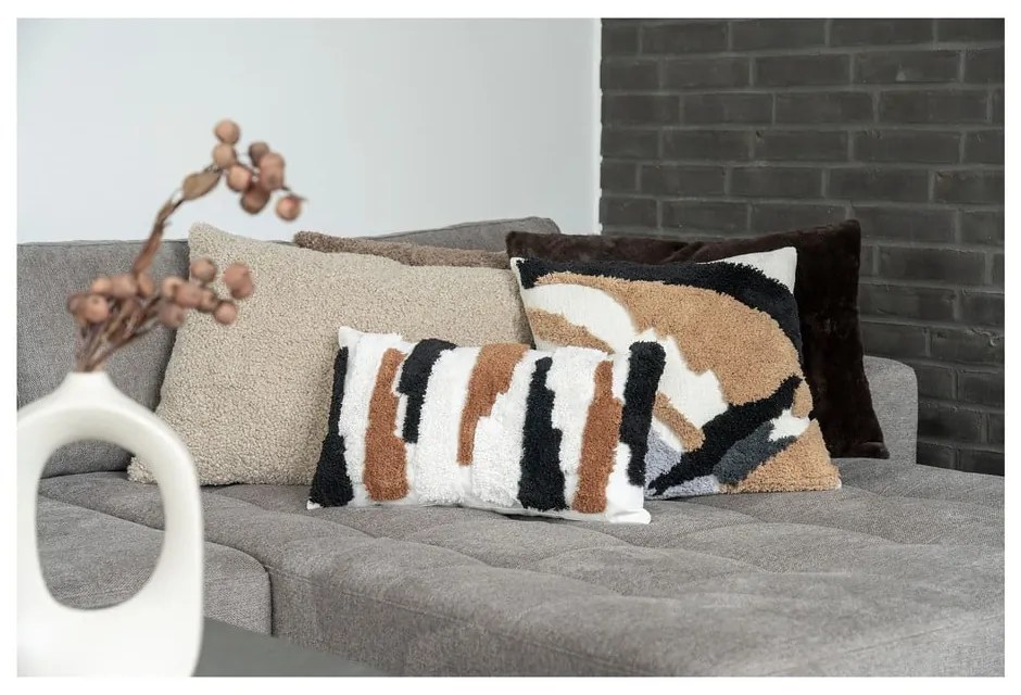Pernă decorativă din material bouclé 45x60 cm Tavira – House Nordic