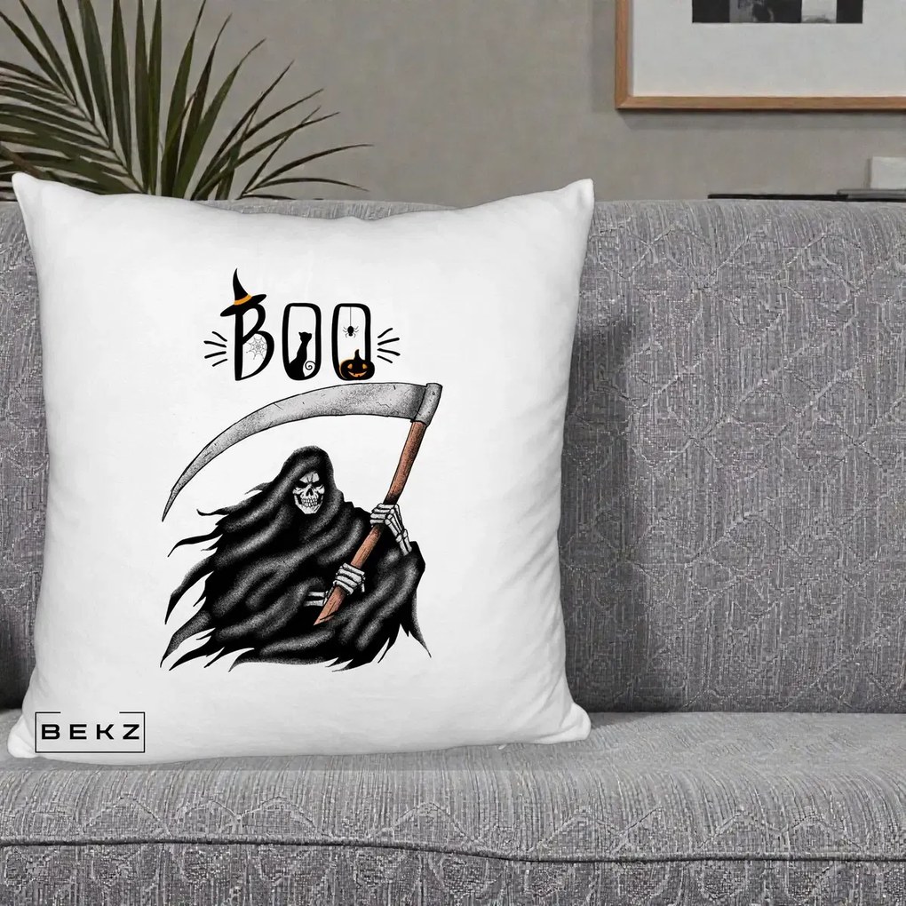 Perna Decorativa Halloween Boo Grim Reaper cu Coasa, 40x40 cm, Alb Pufos, Husa Detasabila, Perna Inclusa, BEKZ®