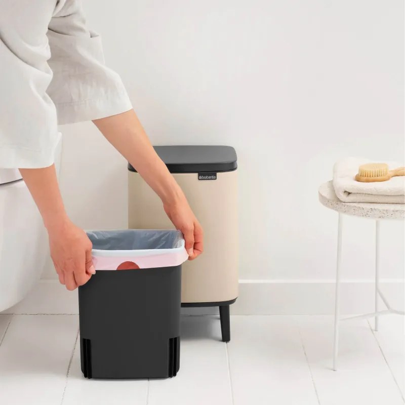 Cos de gunoi Brabantia Bo Small Hi 1010461, 7 l, Deschidere lina si silentioasa, Baza antiderapanta, bej