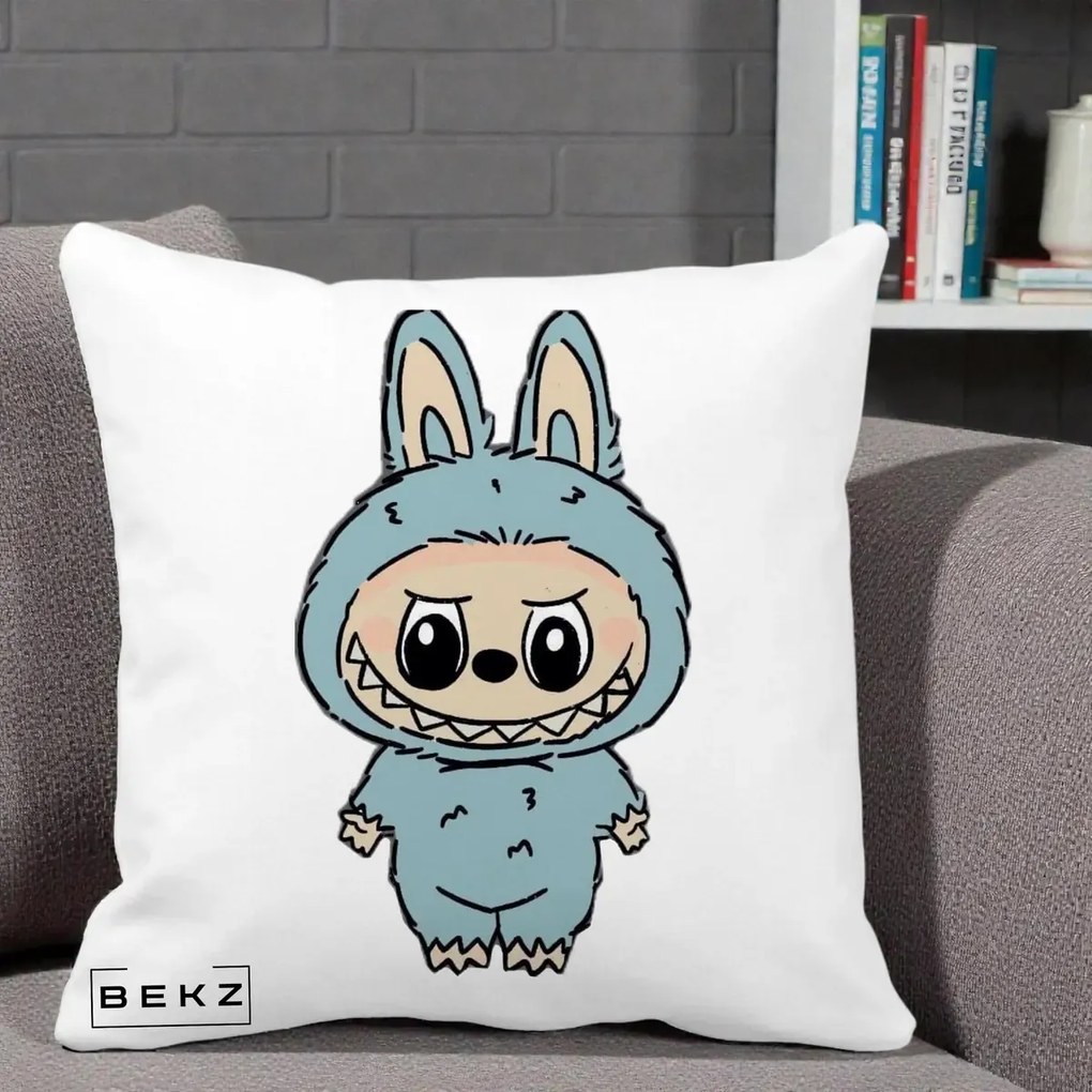 Perna Personalizata Labubu Albastru-Gri Solo, 40x40 cm, Alba Mata, Husa Detasabila, Perna Inclusa, BEKZ®