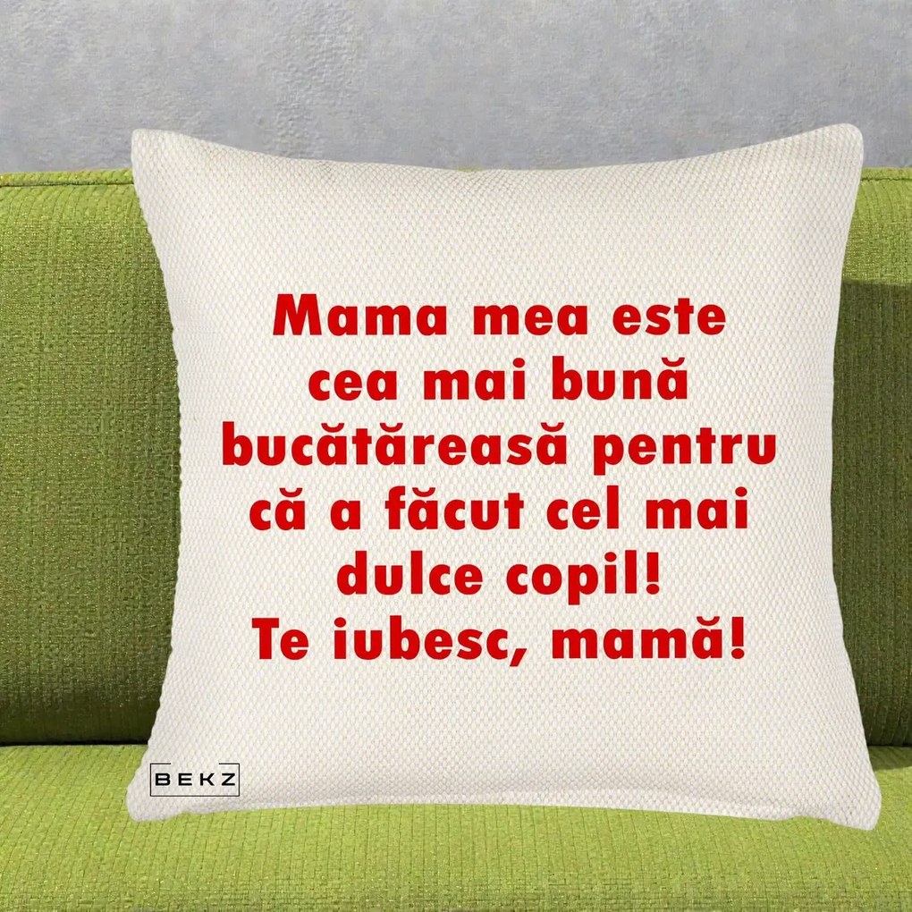 Cadou pentru Mama - Perna Personalizata Mama cea Mai Buna Bucatareasa, 40x40 cm, Crem Reliefat, Husa Detasabila, Perna Inclusa, BEKZ®