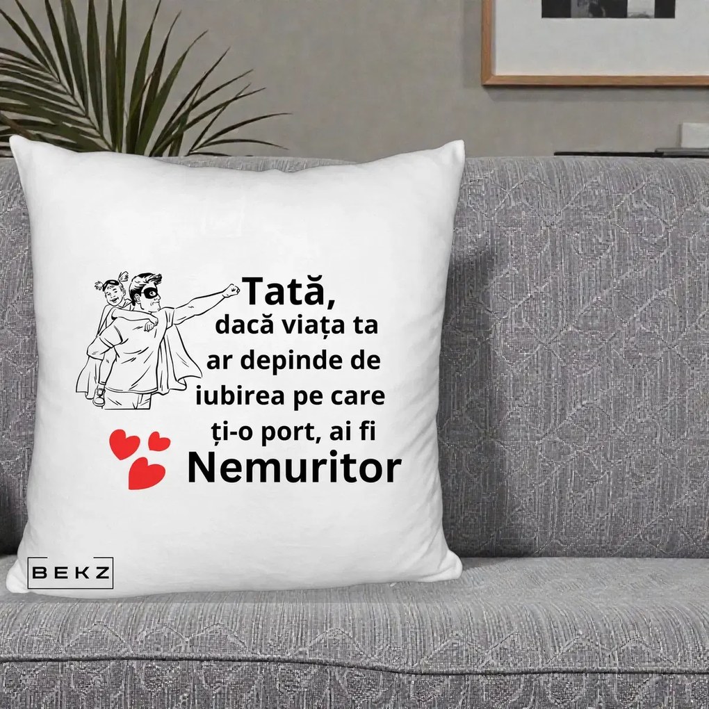 Cadou pentru Tata - Perna Personalizata Tata Nemuritor Supererou cu Masca, 40x40 cm, Alb Pufos, Husa Detasabila, Perna Inclusa, BEKZ®