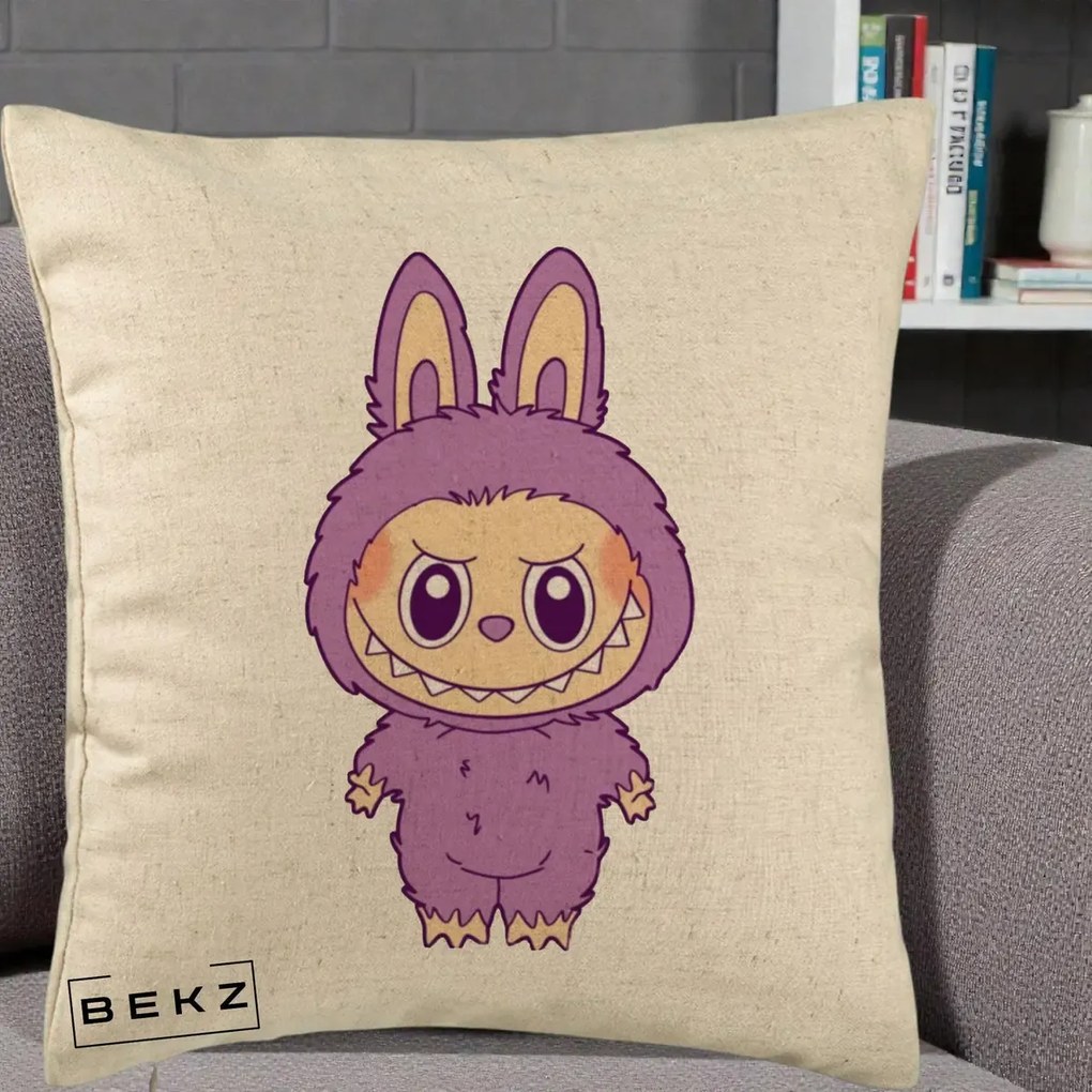 Perna Personalizata Labubu Violet Solo, 40x40 cm, Bej, Husa Detasabila, Perna Inclusa, BEKZ®
