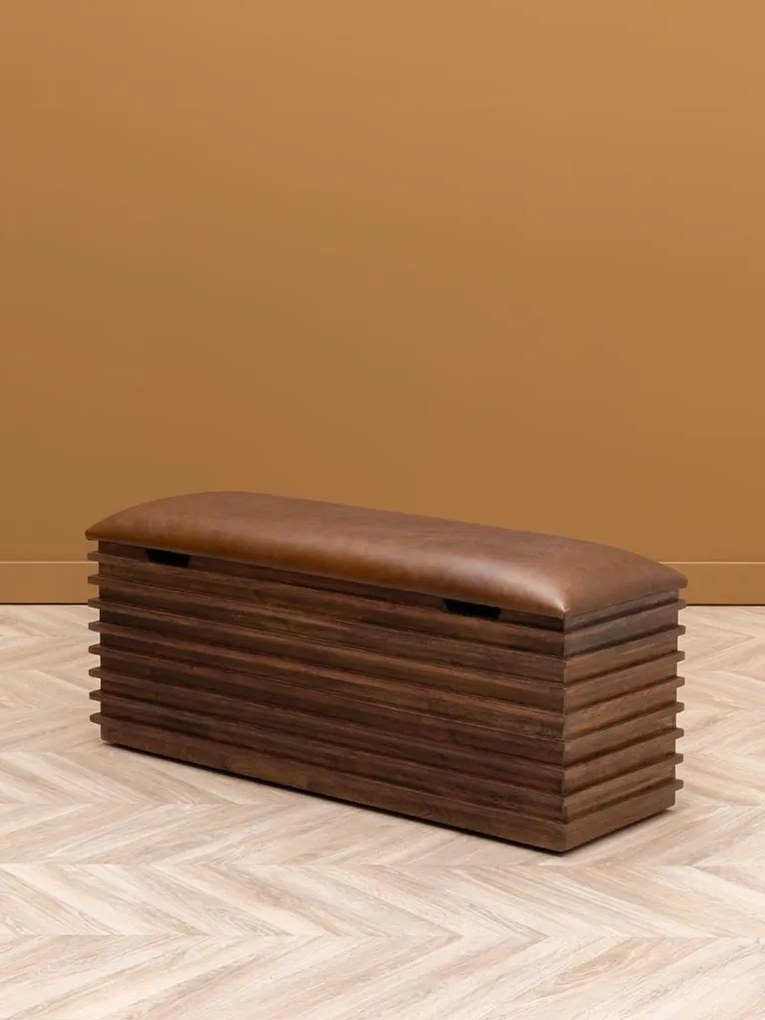 Banchetă din piele naturală cu structură și spațiu de depozitare din lemn de acacia, maro antichizat, finisaj lucios, 110×40,5×36 cm, „Leya"