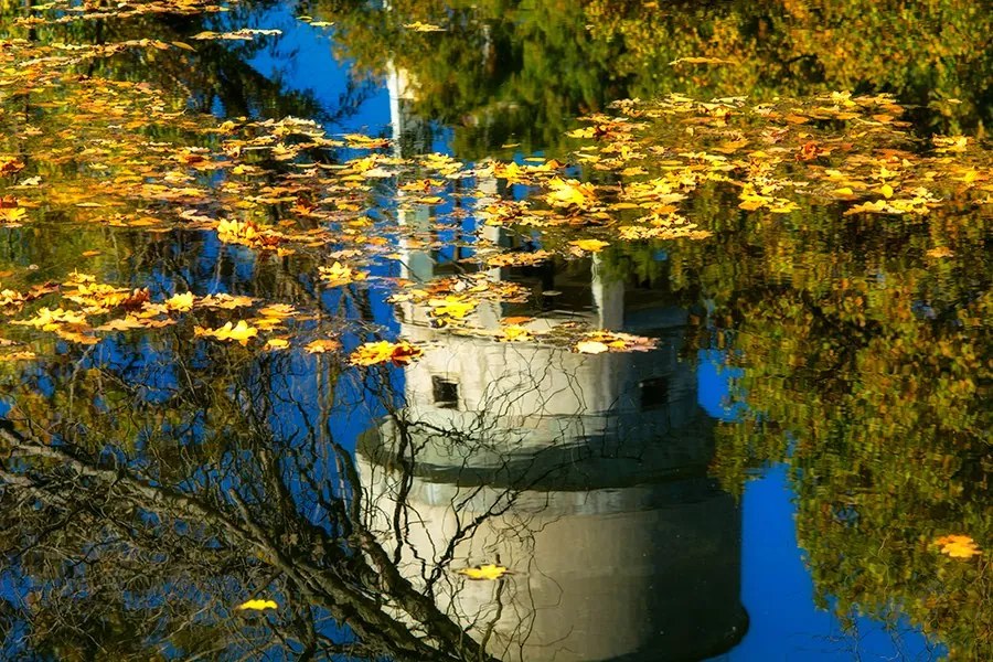 Tablou castel apa reflexie - 80x50cm