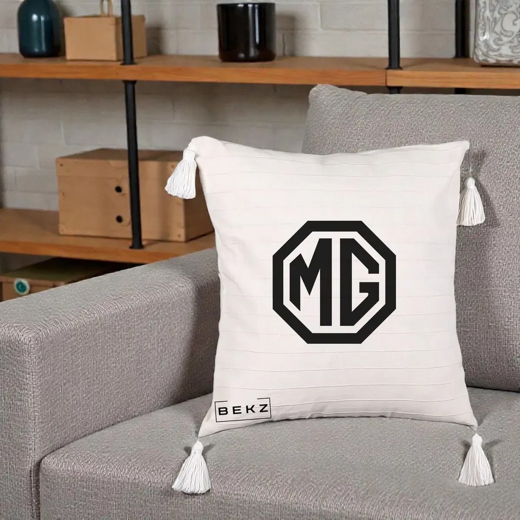 Perna Personalizata cu emblema MG, 40x40 cm, Bej cu Franjuri, Husa Detasabila, Perna Inclusa, BEKZ®