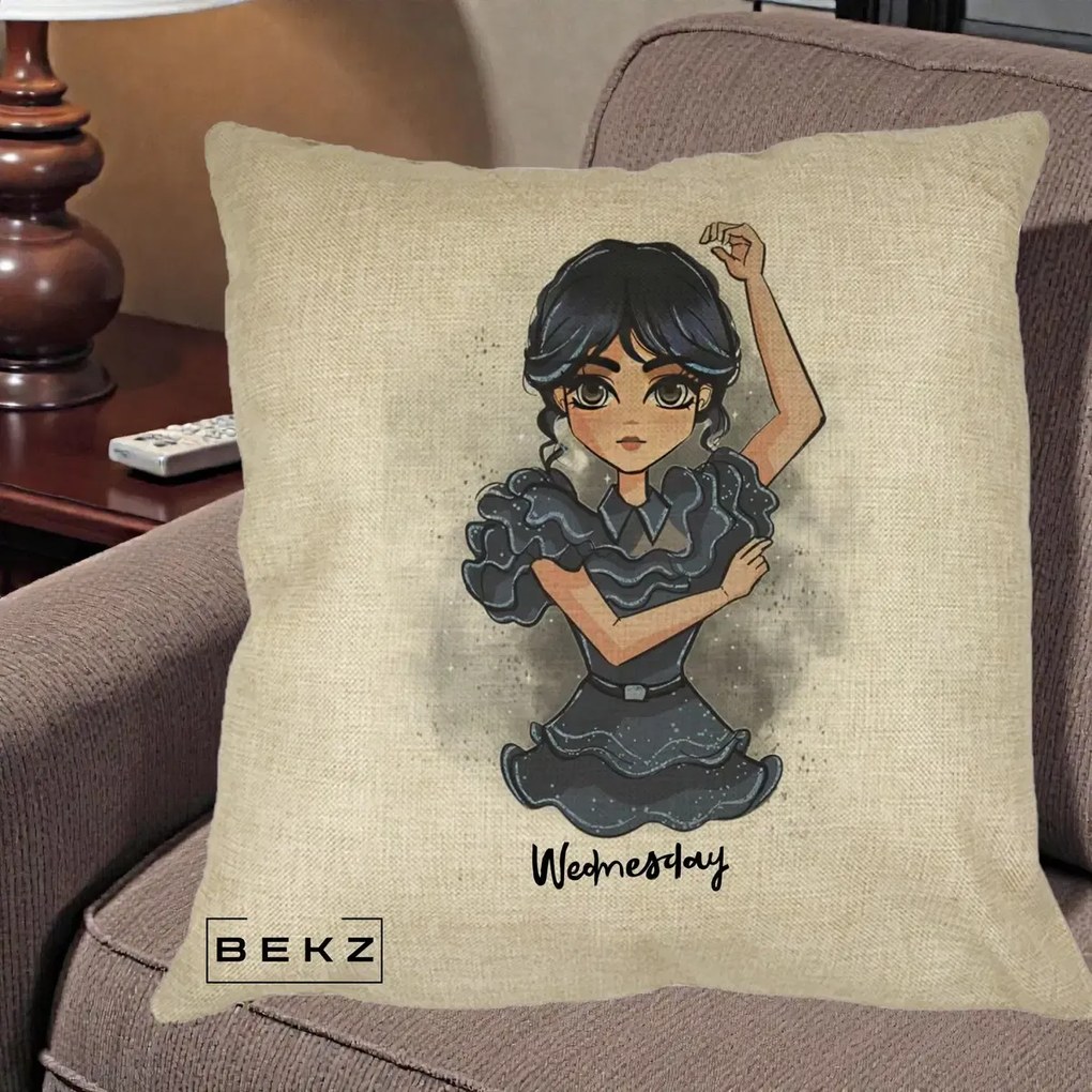 Perna Personalizata Wednesday Addams Dancing Queen, 40x40 cm, Crem, Husa Detasabila, Perna Inclusa, BEKZ®