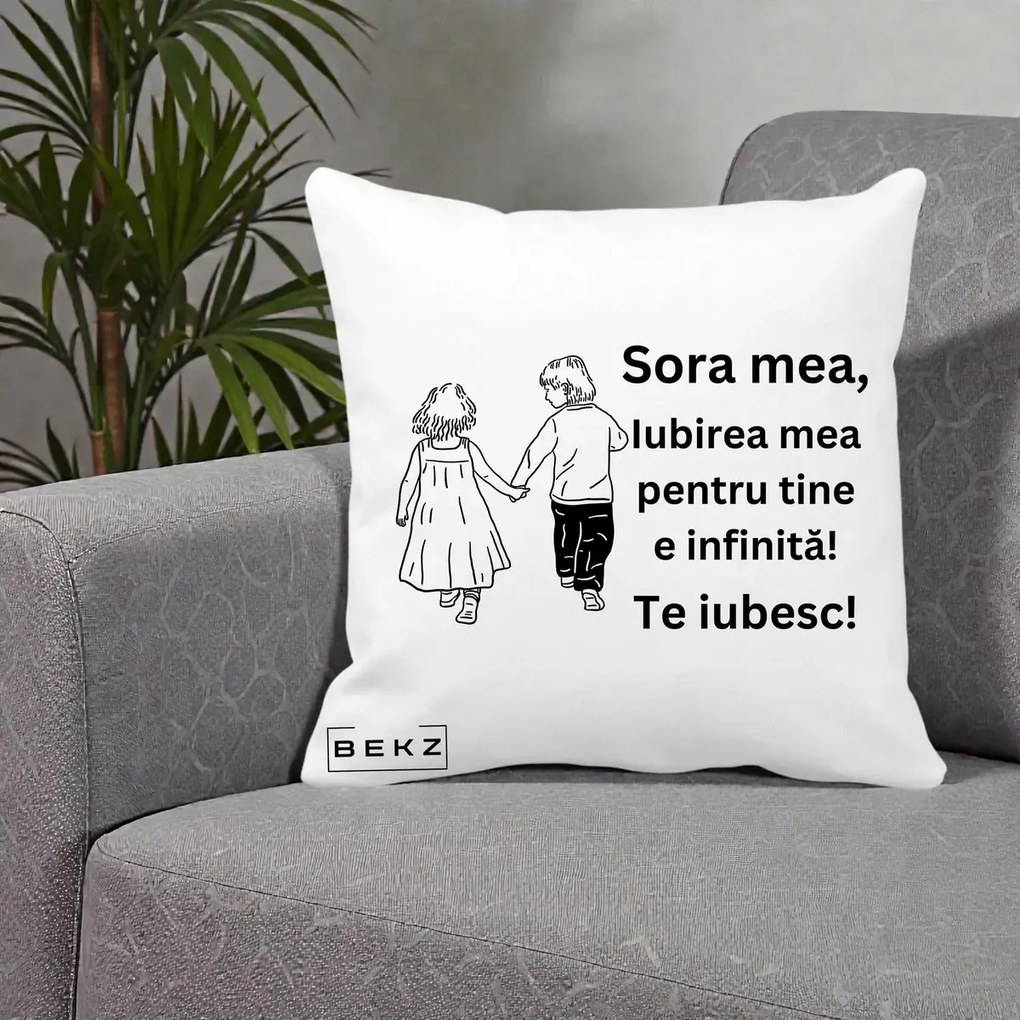 Cadou pentru Sora - Perna Personalizata Sora Mea Te Iubesc Copii Tinand Maini din Spate, 40x40 cm, Alba Mata, Husa Detasabila, Perna Inclusa, BEKZ®