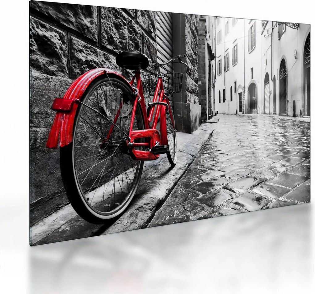 Tablou pe sticlă - Bicicleta roșie pe o stradă pavată (70x50 cm)