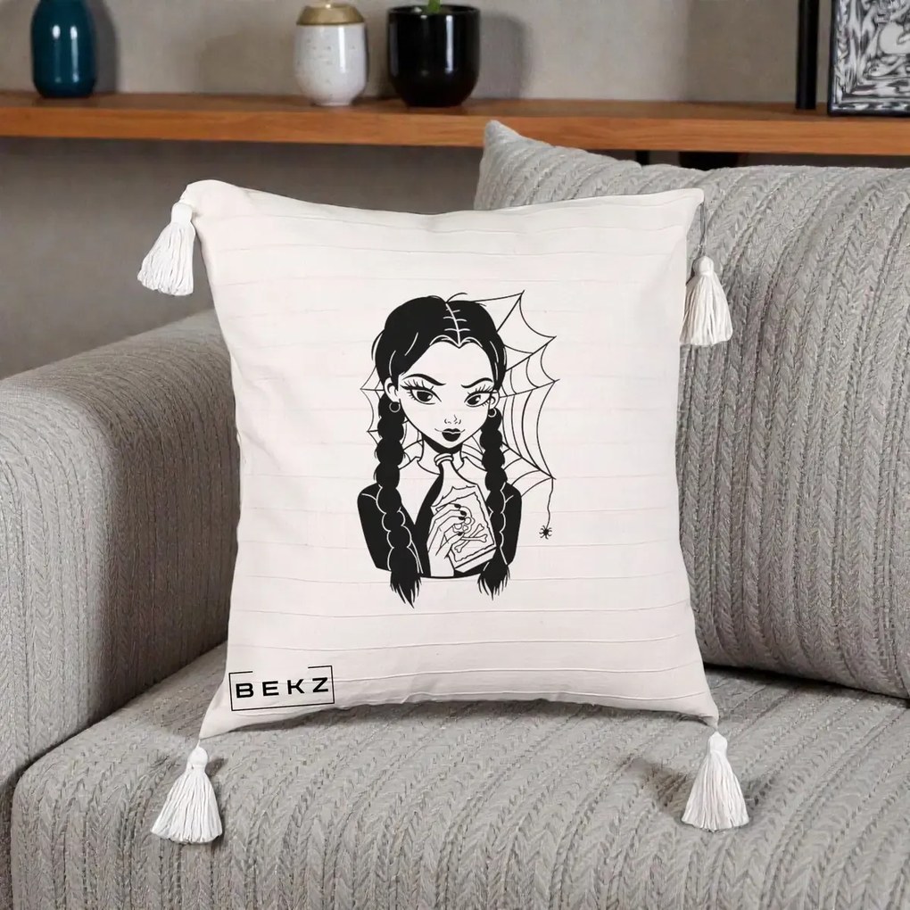 Perna Personalizata Wednesday cu Panza de Paianjen, 40x40 cm, Bej cu Franjuri, Husa Detasabila, Perna Inclusa, BEKZ®