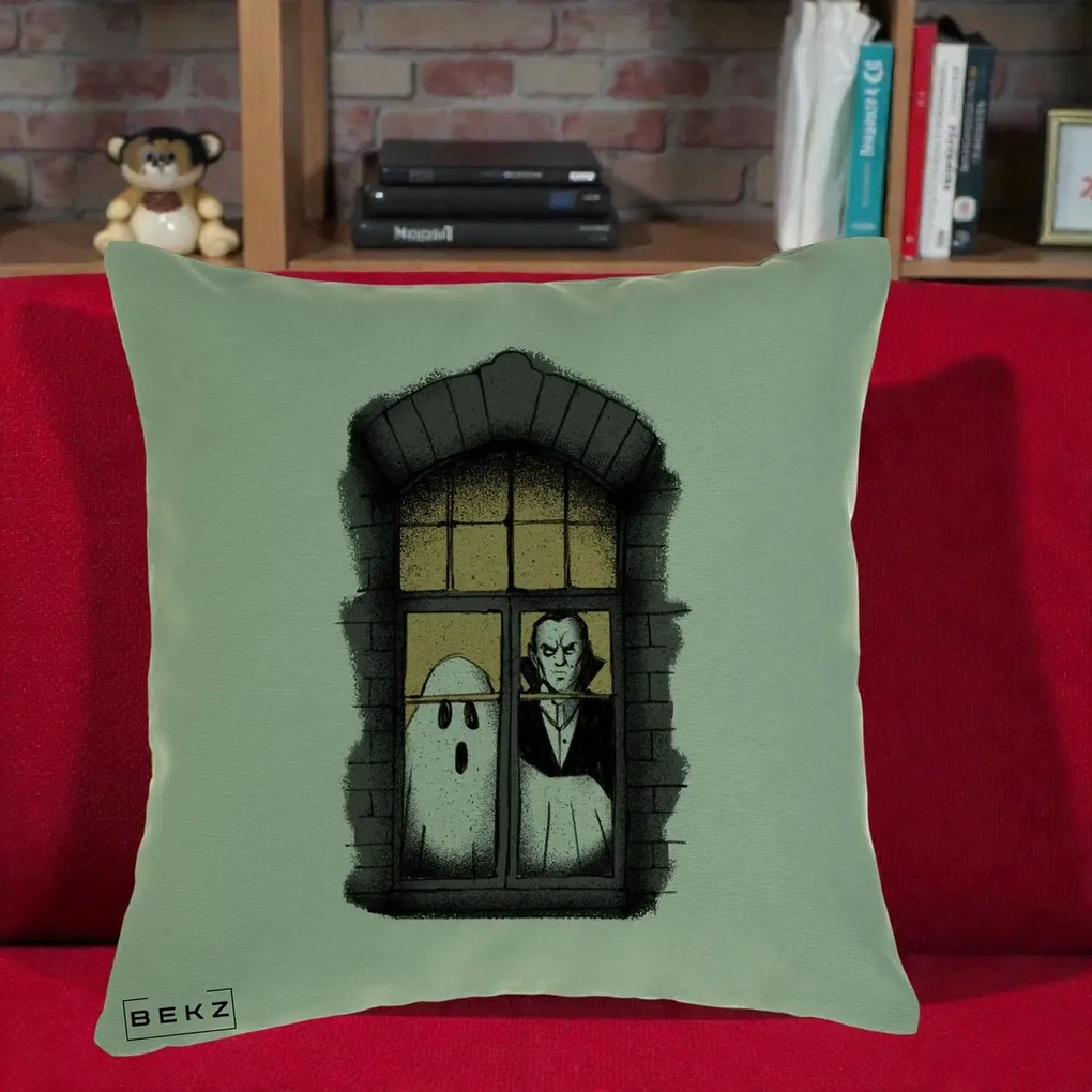 Perna Decorativa Halloween Fantoma si Dracula la Fereastra, 40x40 cm, Verde, Husa Detasabila, Perna Inclusa, BEKZ®