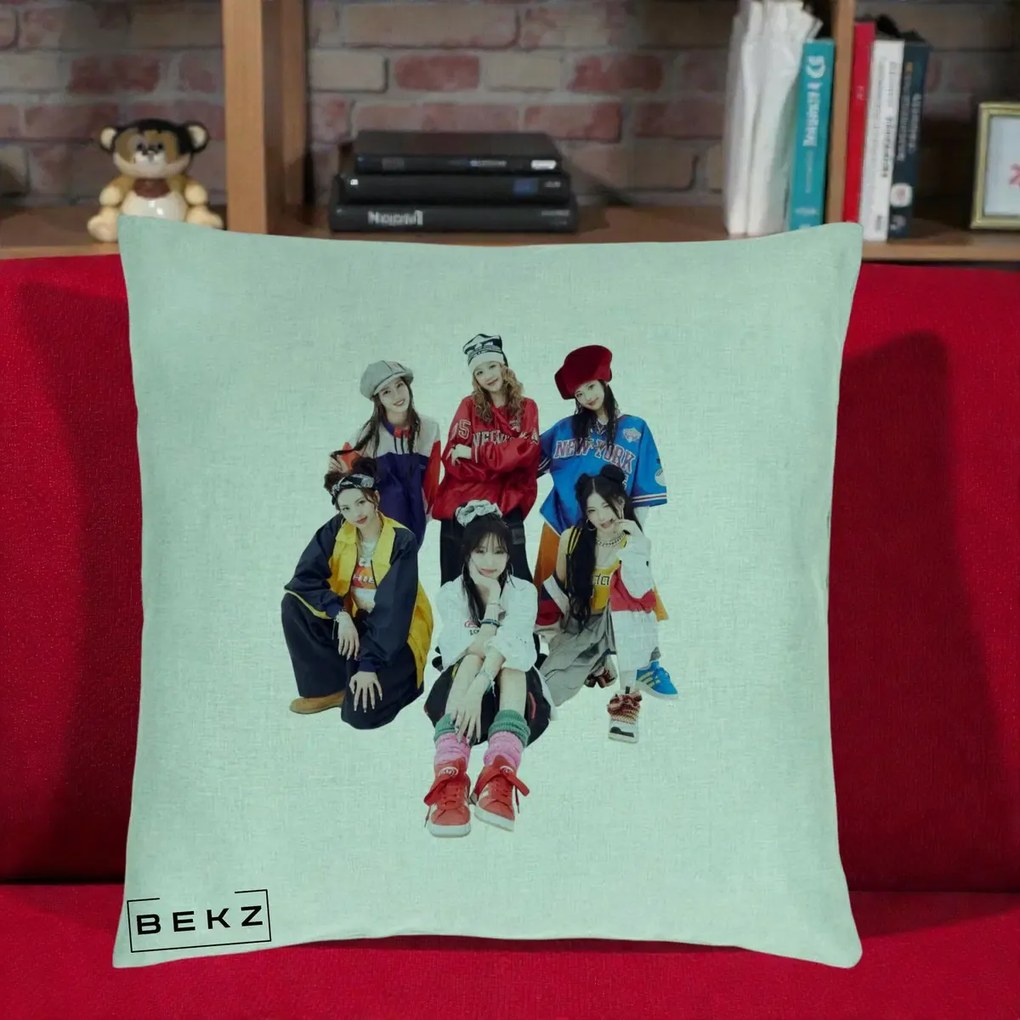 Perna Personalizata Grup K-pop Fete Streetwear Foto, 40x40 cm, Verde Menta, Husa Detasabila, Perna Inclusa, BEKZ®