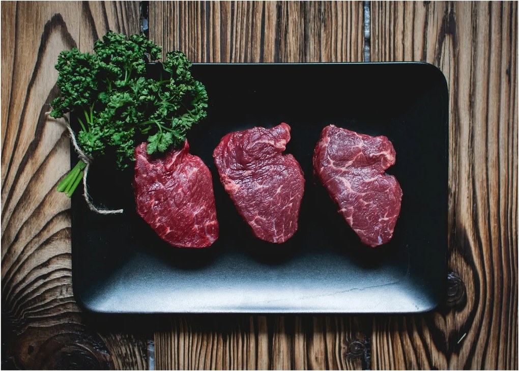 Tablou cu carne pe farfurie (70x50 cm)