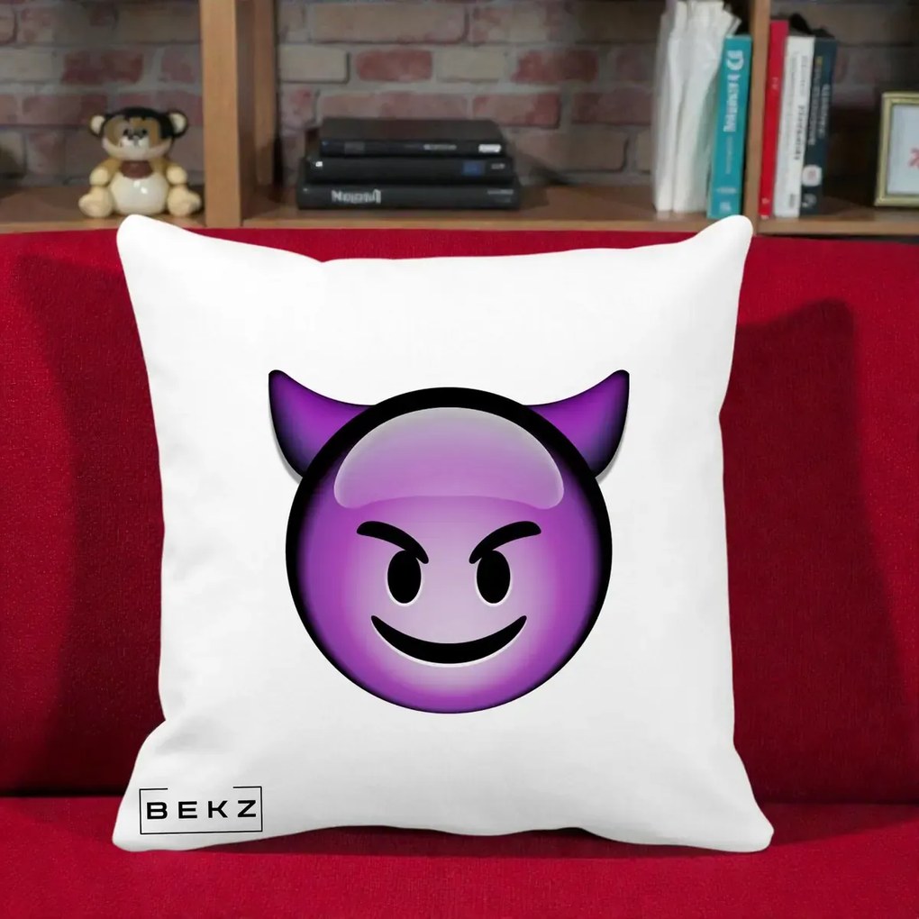 Perna Decorativa Emoji Diavol Mov, 40x40 cm, Alba Mata, Husa Detasabila, Perna Inclusa, BEKZ®