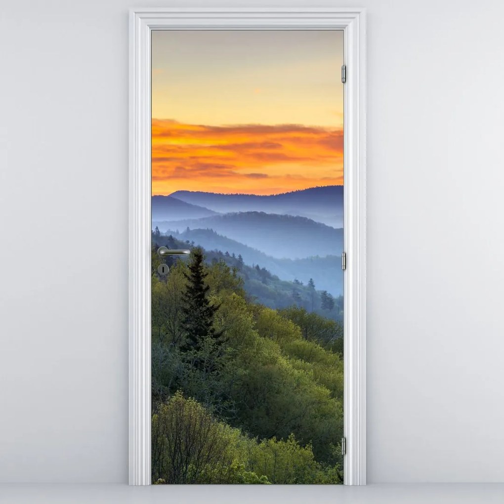 Fototapet pentru ușă - Zori de zi în munți (95x205cm)