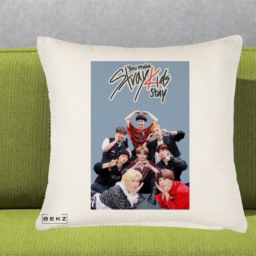 Perna Personalizata K-pop Stray Kids You Make Stray Kids Stay cu Foto Grup, 40x40 cm, Crem Reliefat, Husa Detasabila, Perna Inclusa, BEKZ®