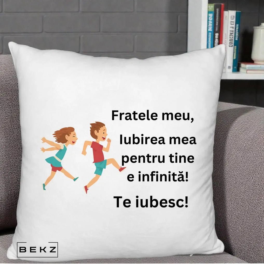 Cadou pentru Frate - Perna Personalizata Fratele Meu Te Iubesc Copii Alergand Colorat, 40x40 cm, Alb Pufos, Husa Detasabila, Perna Inclusa, BEKZ®