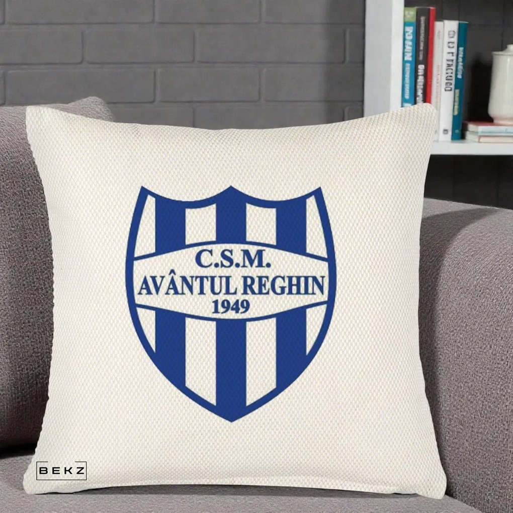 Perna Personalizata CSM Avantul Reghin 1949, 40x40 cm, Crem Reliefat, Husa Detasabila, Perna Inclusa, BEKZ®