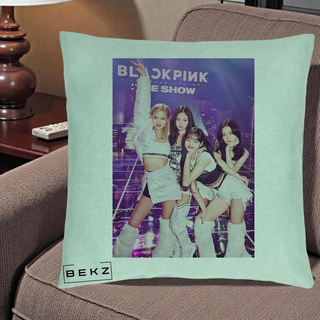Perna Personalizata K-pop BLACKPINK The Show Concert cu 4 Membre pe Scena, 40x40 cm, Verde Menta, Husa Detasabila, Perna Inclusa, BEKZ®