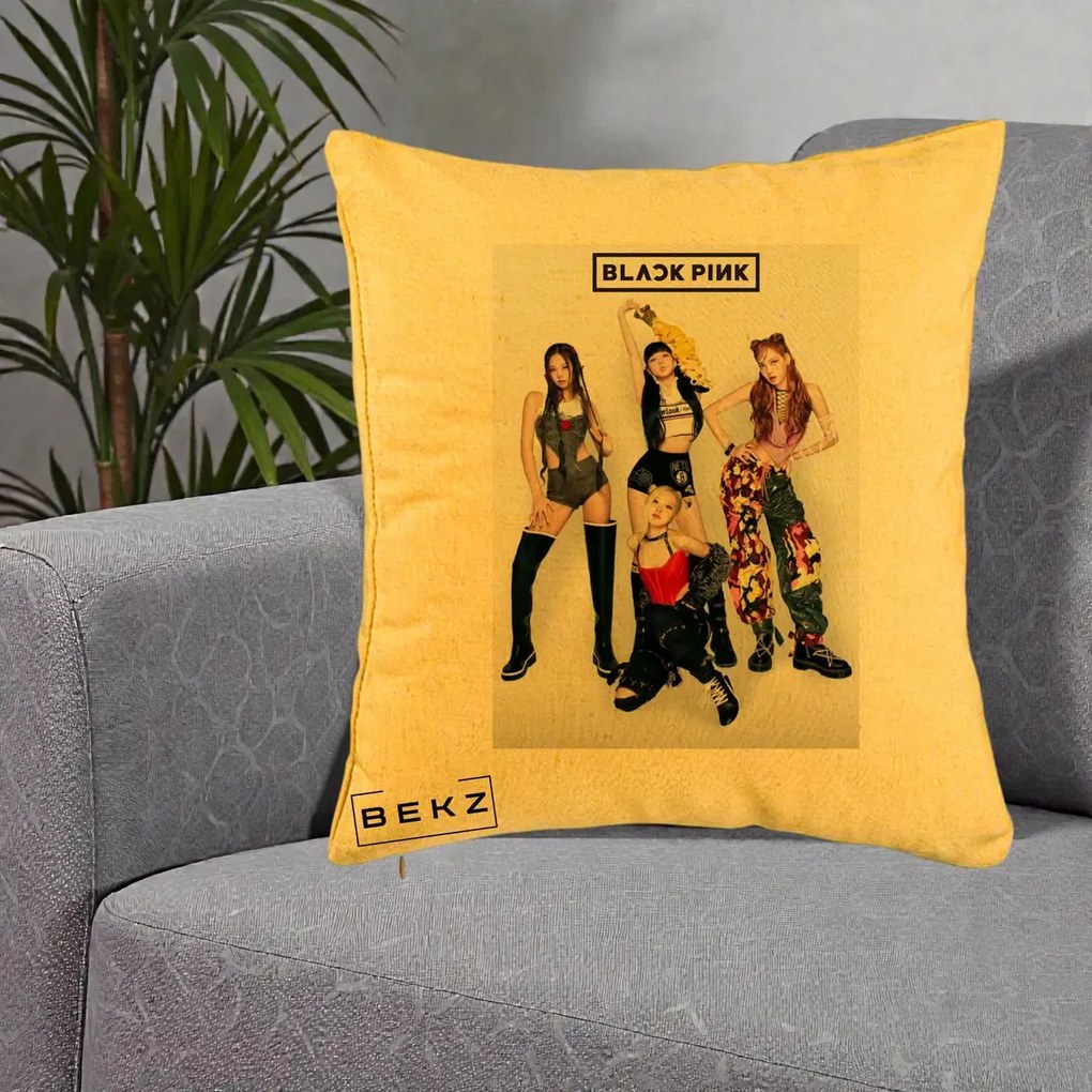 Perna Personalizata K-pop BLACKPINK Fotografie Grup Tinute Edgy, 40x40 cm, Galben, Husa Detasabila, Perna Inclusa, BEKZ®