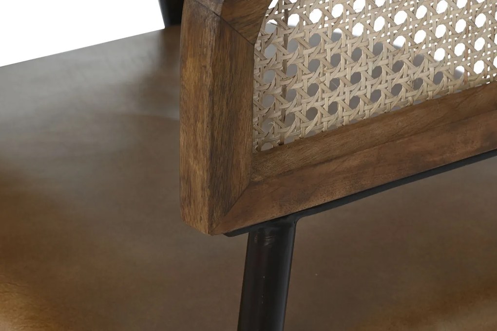 Scaun dining cu brațe din ratan și piele, maro, spătar curbat împletit și picioare negre din metal, 78 x 52 x 56 cm, „Cannage”